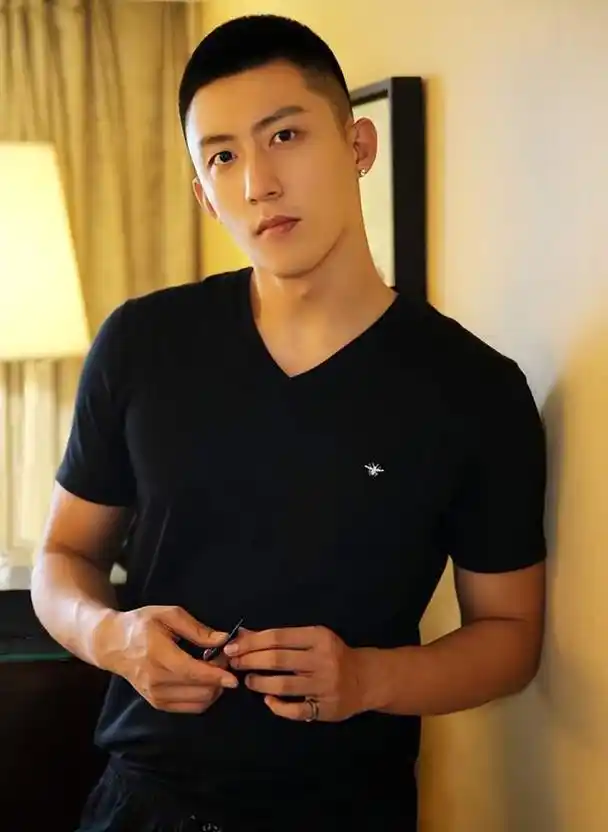 男明星帅不帅看寸头?