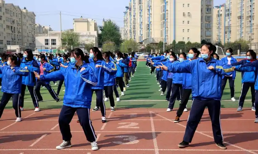 运城中学健身气功八段锦增强学生体魄