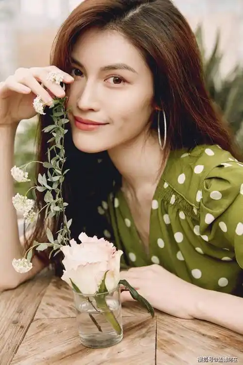 原创不愧是维密模特世界级女神何穗写真赏