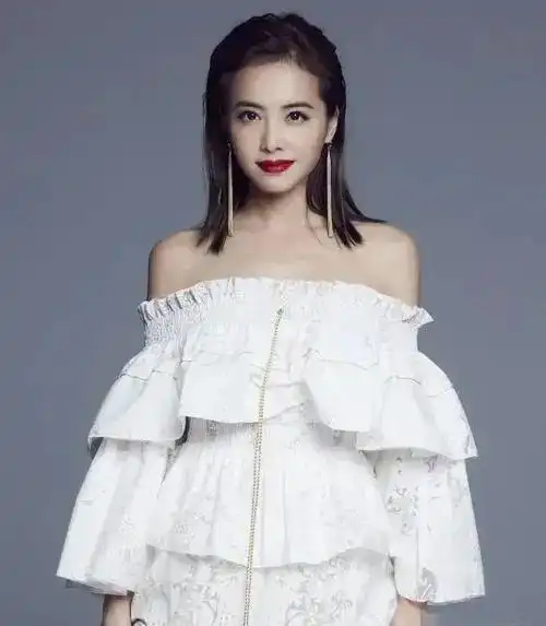 蔡依林太敢穿透视装不打马赛克不敢看观众吐槽不知道要看哪