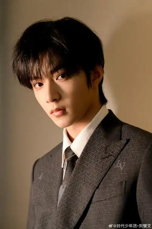 青年演员刘耀文##刘耀文炫迈品牌全球代言人