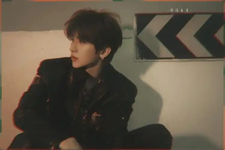 蔡徐坤壁纸三分钟热度的我喜欢了你两年