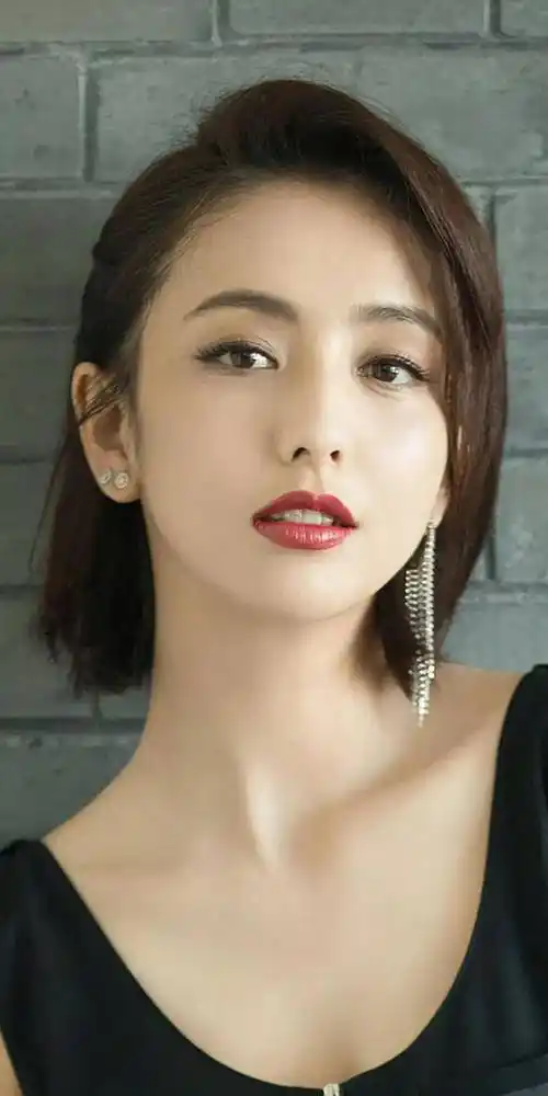 佟丽娅:颜值爆表,身材撩人,女神魅力展现得淋漓尽致