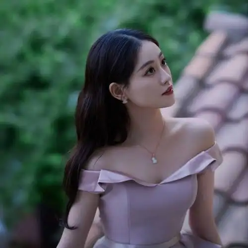 祝绪丹一字肩连衣裙秀出漂亮锁骨,文静优雅有气质!__财经头条