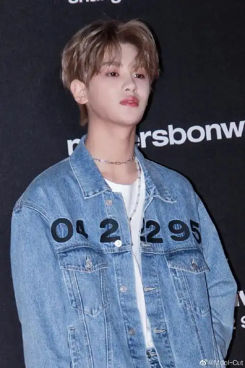 m-news##黄明昊秀场生图