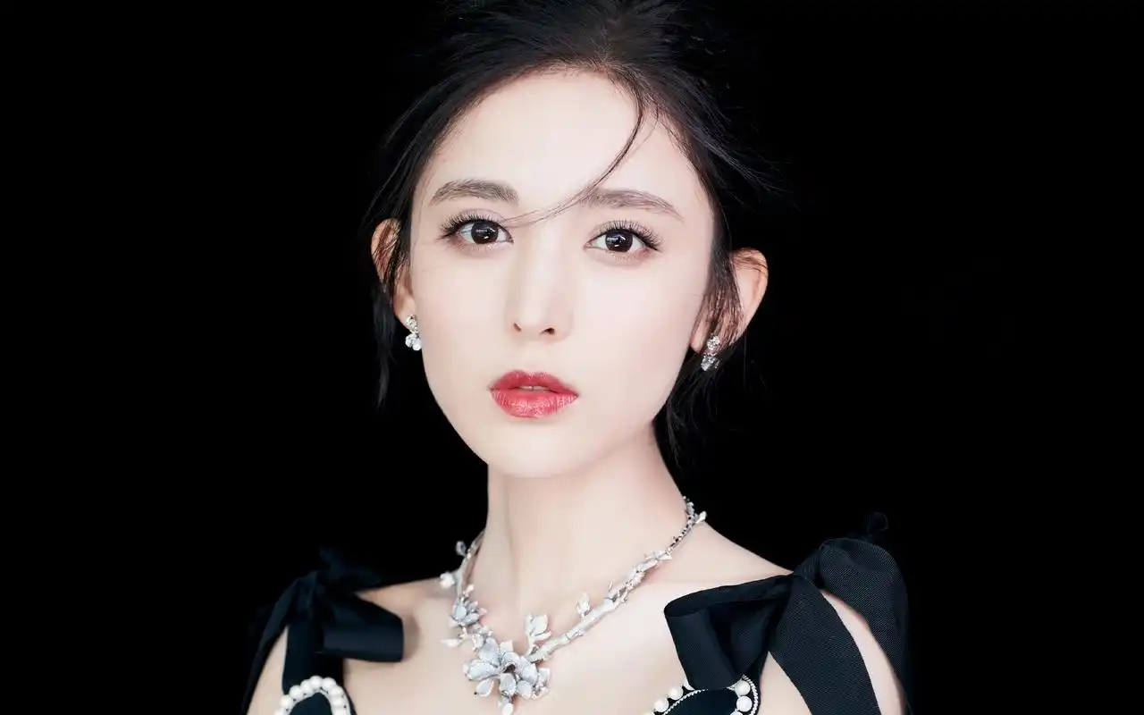 古力娜扎深v性感长裙写真图片桌面壁纸