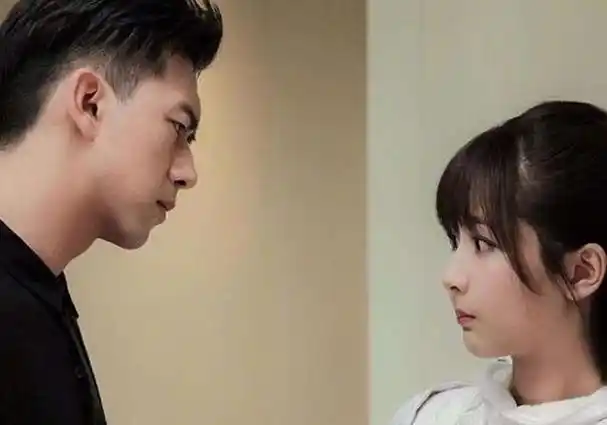 杨紫李现新剧代拍风波:捧脸路透一日爆红