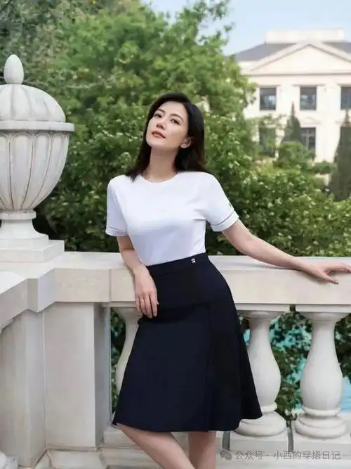 45岁女神高圆圆太会穿了,大气又高级,不愧是普通女性的穿搭榜样