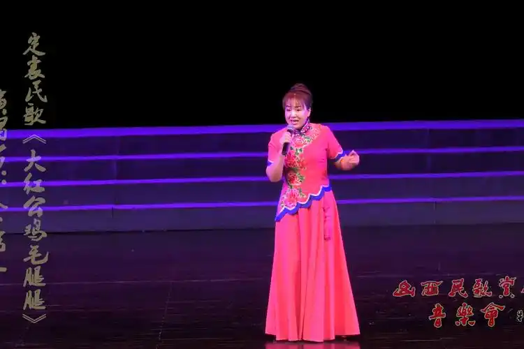 定襄民歌大红公鸡毛腿腿演唱者余秀琴