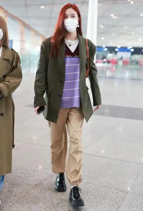 你们更喜欢谁的穿搭look呢#明星时尚##明星街拍