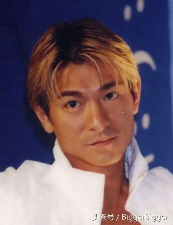 1999年,刘德华一头金发出现在跨世纪演唱会上,在那个娱乐圈低迷的时候