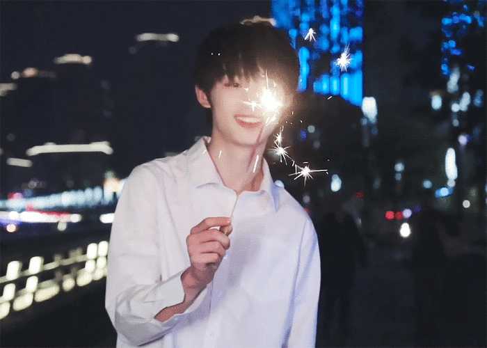 丁程鑫 动图 cr.鲤栗旬