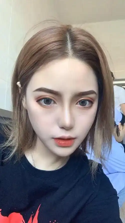 抖音挑战: 剪短发