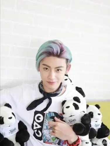 《偶像练习生》出道的小鬼王琳凯现在怎么样了?