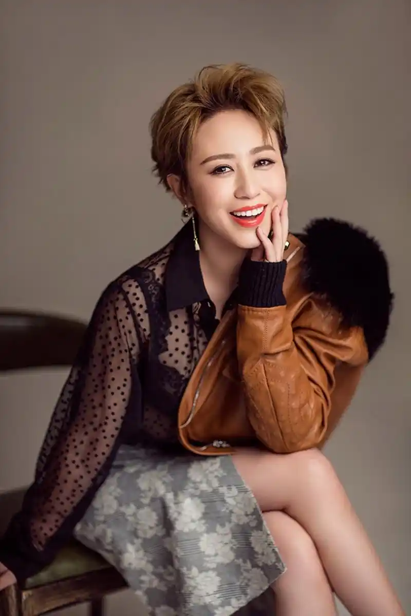 马丽,1982生于辽宁丹东,毕业于中央戏剧学院表演系,演员.