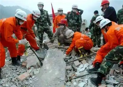 汶川地震后发现一辆"神车",因车牌号太独特,博物馆:破例收藏_时候_孩