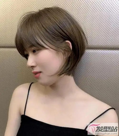 女生夏天清爽短发 简约干练告别闷热感