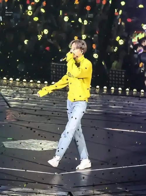 金钟仁身高182,腿长也不输朴灿烈