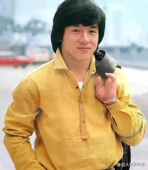 成龙被黑社会骗去打牌 灌自己12杯威士忌逃过一劫