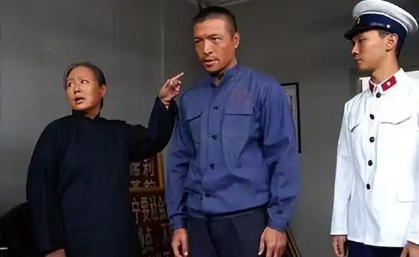 "21世纪最伟大的哲学家"因《魔幻手机》爆红,迷倒"富婆粉丝"