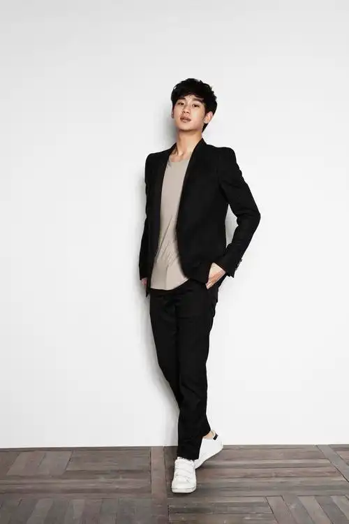 p>金秀贤,1988年2月16日出生于韩国首尔,韩国男演员.