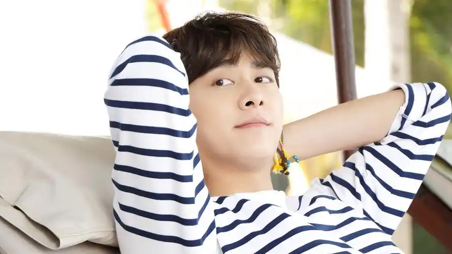 阳光暖男李易峰高清写真桌面壁纸下载