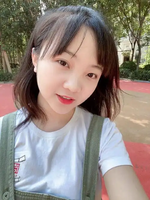 21岁林妙可近照曝光清纯靓丽笑容甜美少女感十足