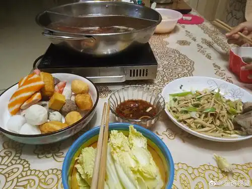 周末在家吃火锅也是美美哒
