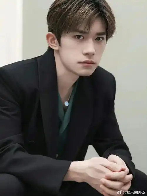 易烊千玺舒淇新片疑似停拍