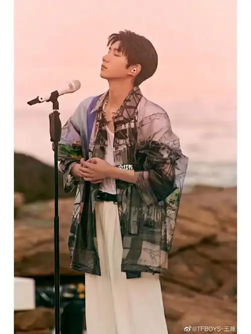 王源十字绣新专辑客厅狂欢8号上欢迎收听