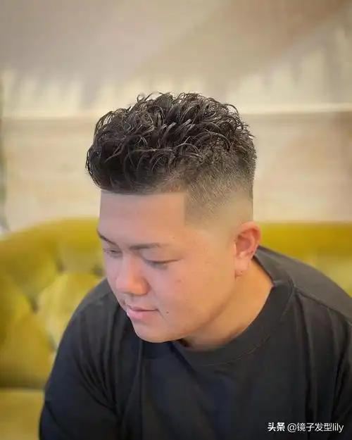 发型图片男短发 帅气(最流行的三种男士发型)(3)