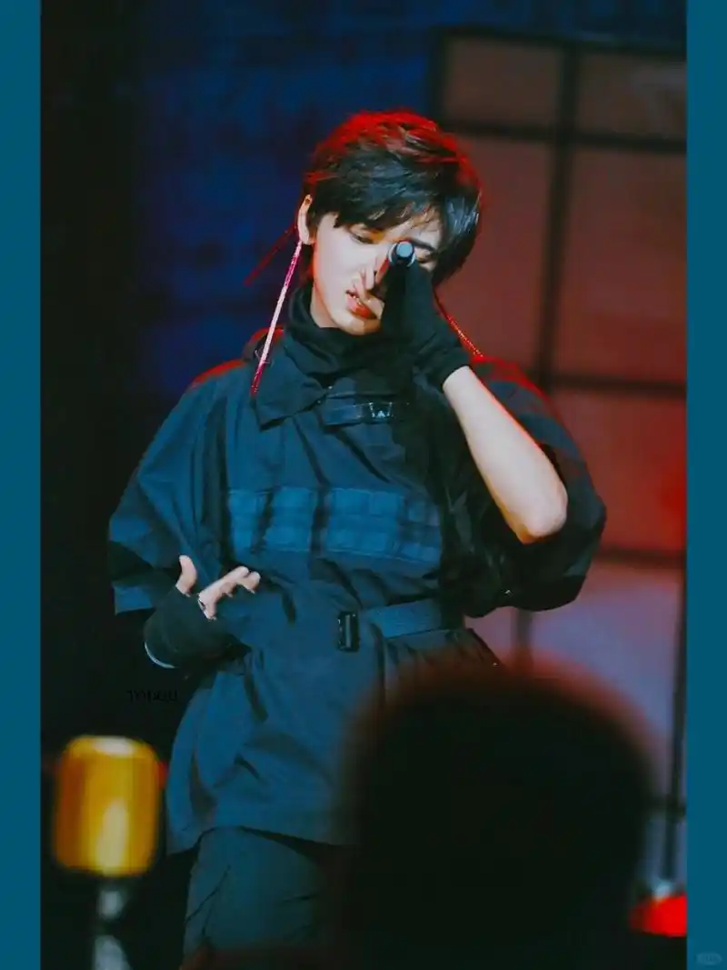 宋亚轩舞台风采神图,最后一张壁纸堪称视觉盛宴  近期收集到了一组