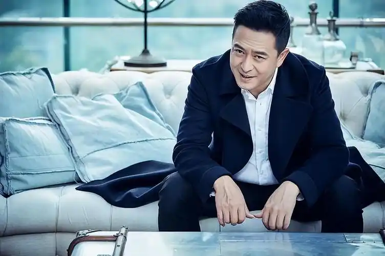 回顾王海燕遭前妻嫌弃的张嘉译被她宠成宝如今一家幸福美满