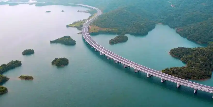 最美中国水上公路:江西庐山西海水上公路