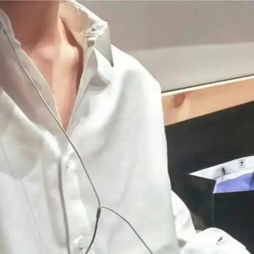 你们喜欢锁骨还是腹肌