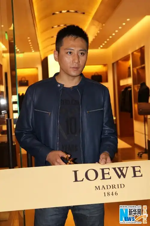 刘烨硬汉造型出席剪彩 透露期待与倪妮合作(图)