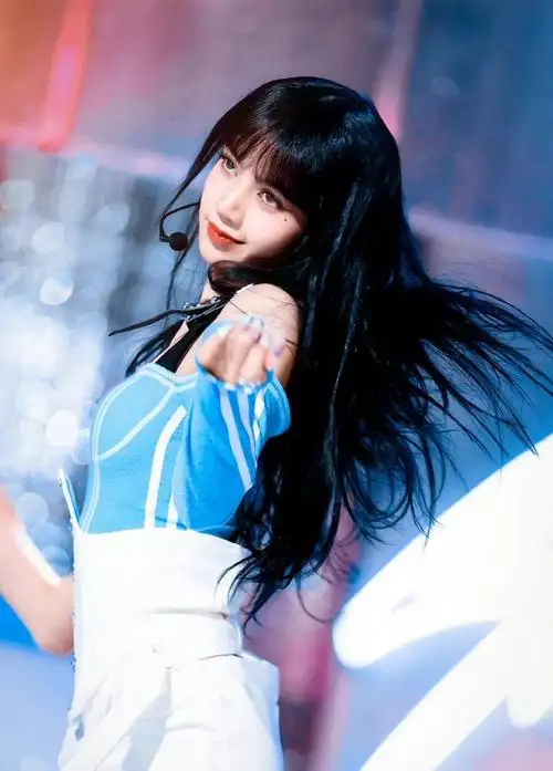 lisa是韩国女团blackpink的成员,也是全球最受欢迎的instagram明星之