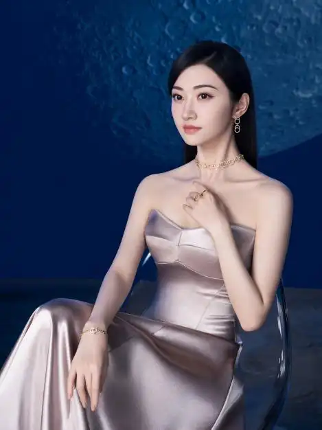 等,出道多年景甜在很多影视作品中给观众留下深刻印象,2021 年,景甜