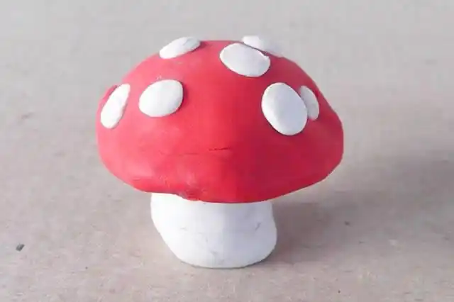 小班简易轻粘土手工制作蘑菇教程步骤图解