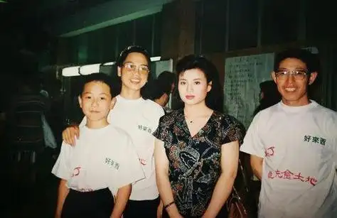 歌唱家张也54岁单身无子女与男闺蜜吕继宏的感情让人羡慕