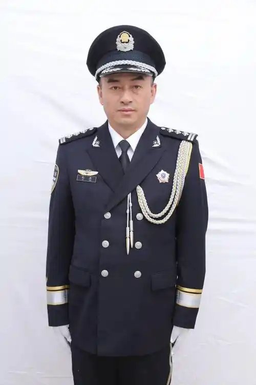 你好警察节庆祝第二个中国人民警察节系列活动之送你一张警服照