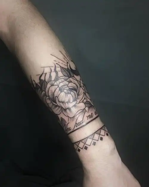 手腕花环纹身图片_手臂手部点刺图腾小清新纹身图案