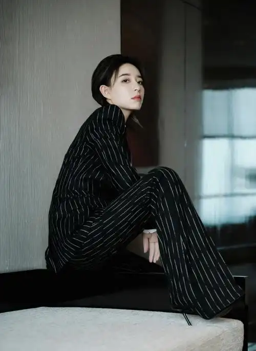 李斯丹妮日常彩蛋掉落#@李斯丹妮今日instyle全球灵感论坛造型,帅