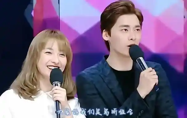 当时的李易峰处于事业巅峰时期,可谓红得发紫.