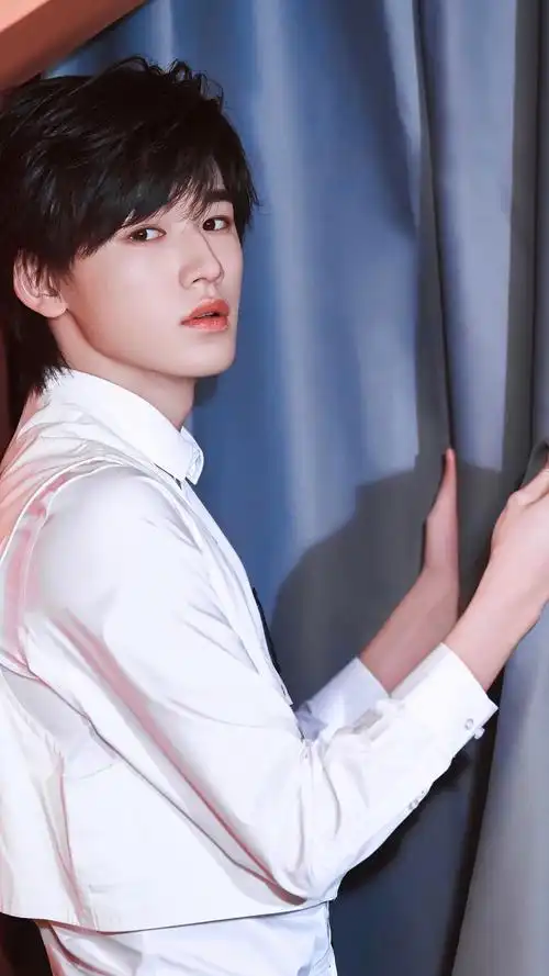 最近刚粉上宋亚轩有他的照片吗