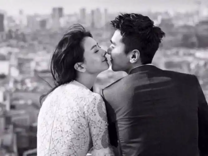 高圆圆赵又廷两个人结婚也已经很多年了,还能像刚恋爱时那样甜蜜,甜甜