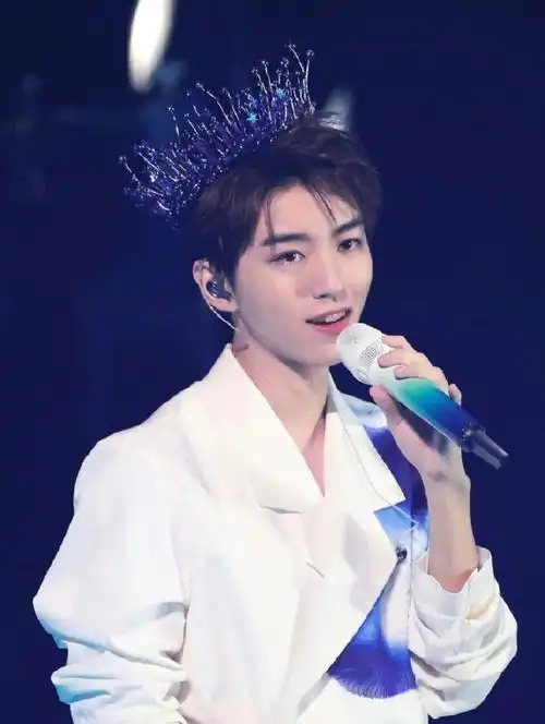 m鹿m@张艺兴@鞠婧祎@tfboys-王俊凯@tfboys-王源@tfboys-易烊千玺@un