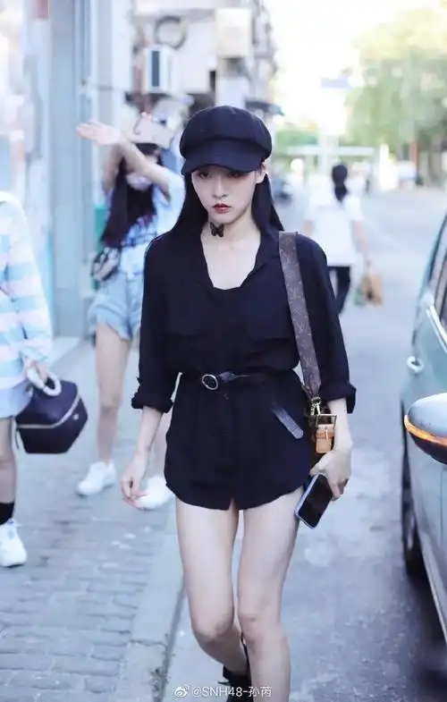 三哥气场两米五和行走的画报孙芮解锁早春时尚吧