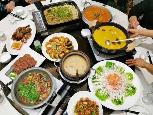 打分 全家包间吃饭,味道杠杠的,口味在通山吃起来算顶级了