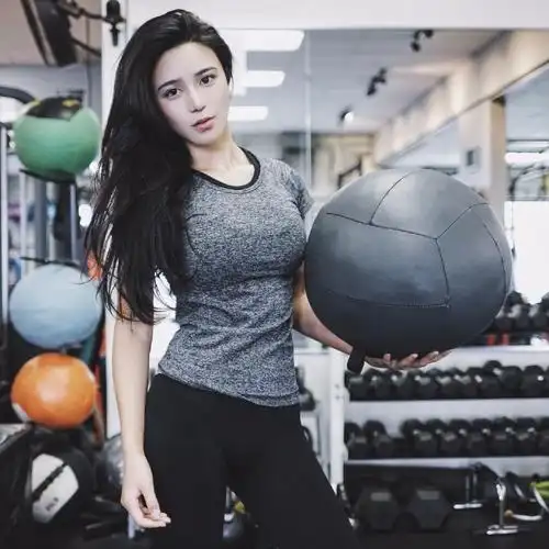 励志女神|她长相酷似范冰冰,身材却比范爷好很多倍!